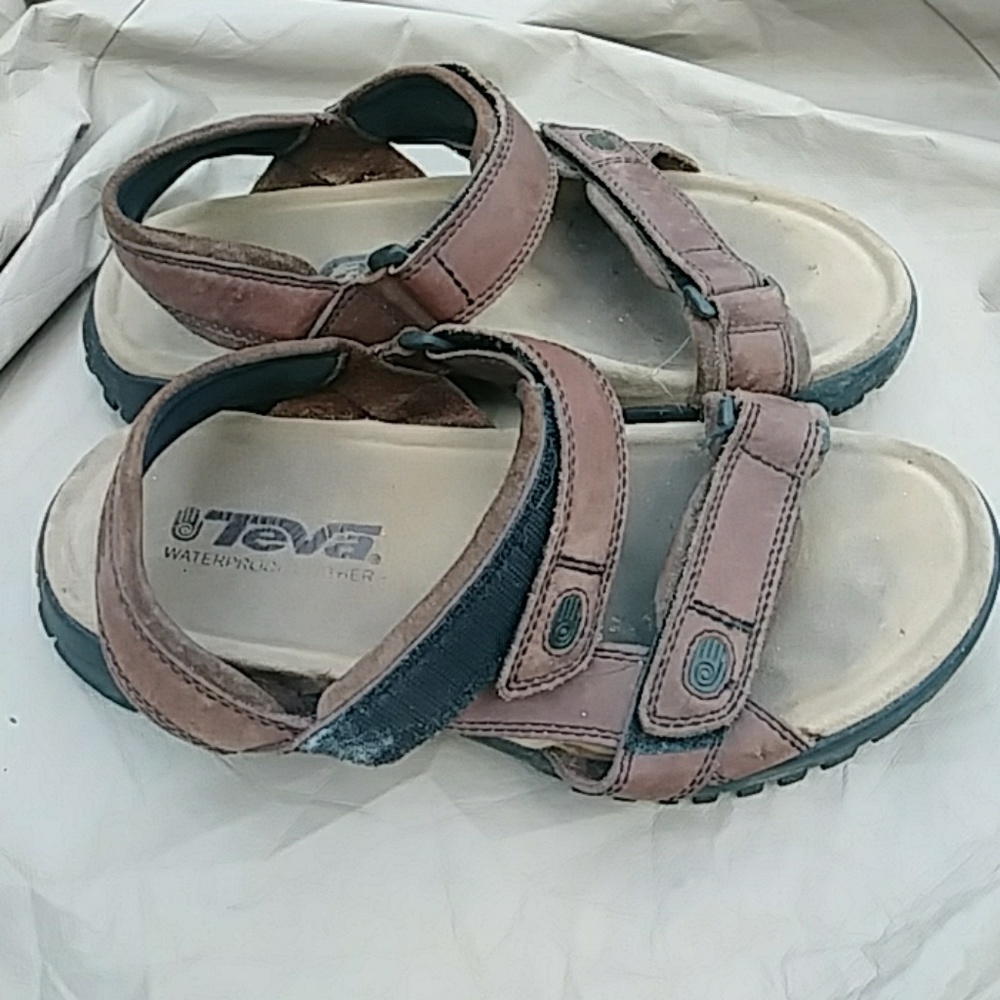 Mens size 10 Teva sandals
